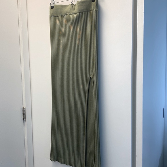 Wilfred Dresses & Skirts - Wilfred Long Skirt w/ Front Slit - Green